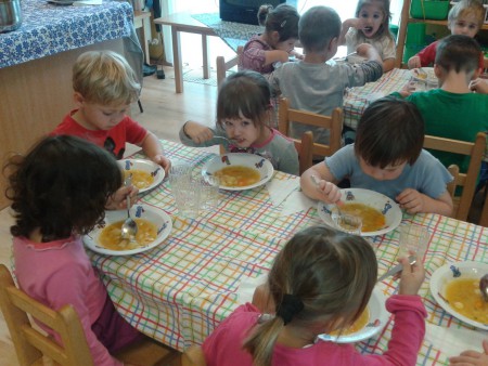 Végre Rita is ebédel!